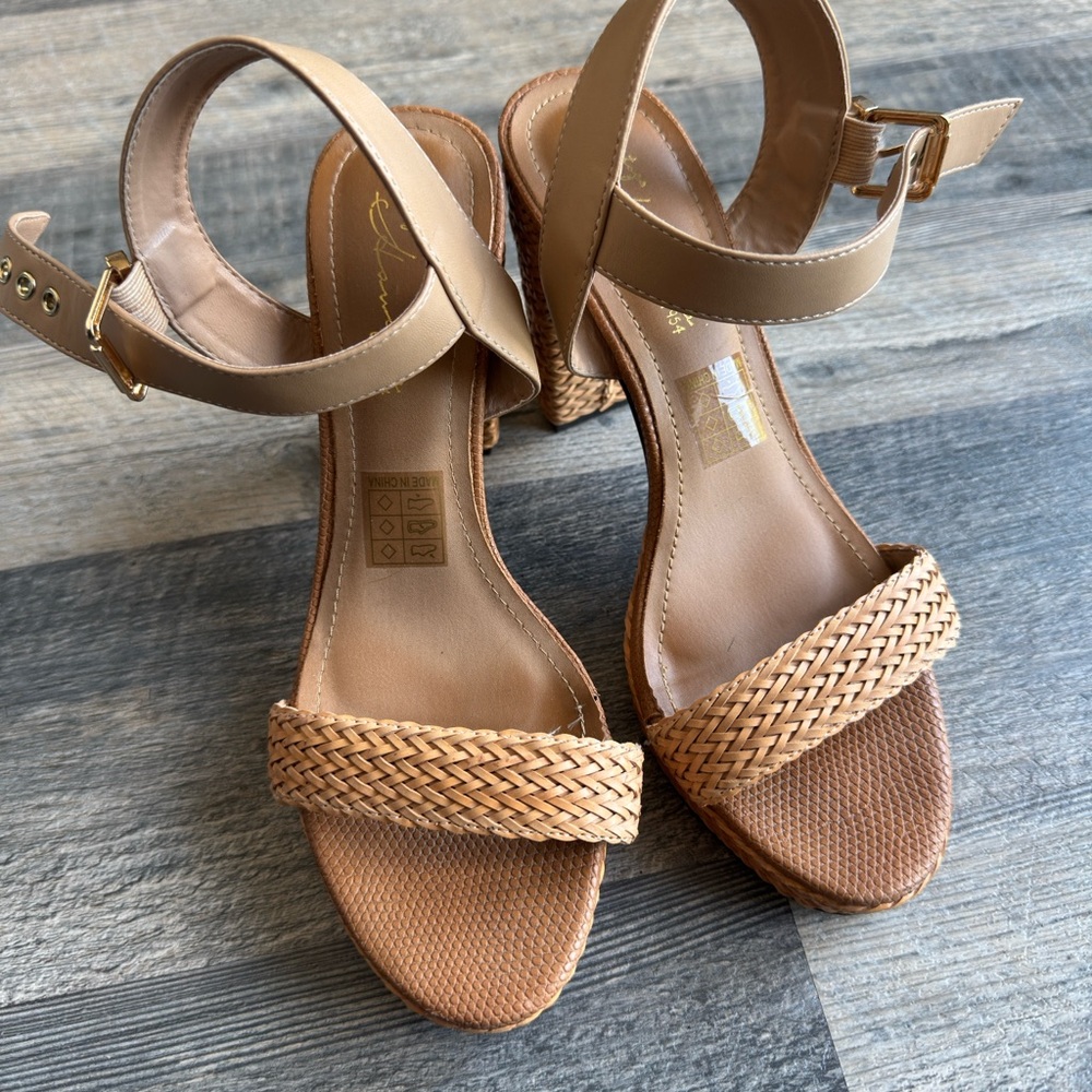 Elegant Tan Woven Strap Sandals